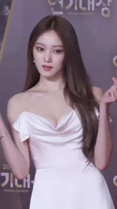 Lee Sung-kyung 