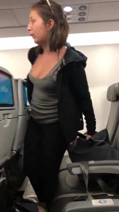 Spitting Karen gets kicked off the plane