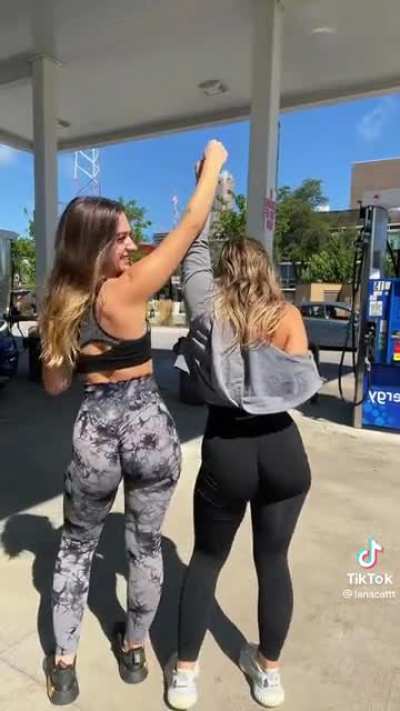 left or right, can&rsquo;t decide 🤔