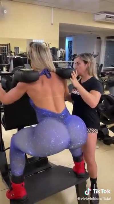 Vivi Winkler malhando at&eacute; o c* fazer bico ;-)