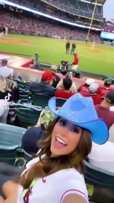 Maddie at a baseball game [original video with sound, no f**king mobile phone icons and in original speed]