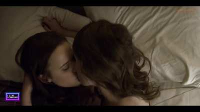 Rachel Brosnahan (23) & Kate Lyn Sheil (28) - 