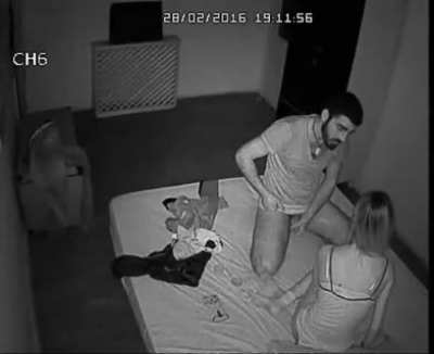 izmirli d&ouml;vmeci aşko kuşka kıza anal giriyor ama kız yarrağı alamıyor
