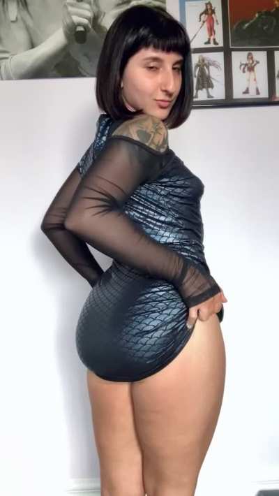 Would you take me out on a date? I won&rsquo;t wear panties&hellip;