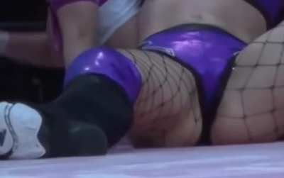 Gigi Dolin spreading legs