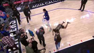 [Highlight] Clippers reporter Kristina Pink slips and falls during the postgame interview