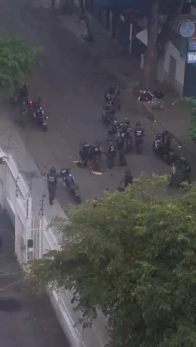 Venezuelan police!! Jam&aacute;s podremos perdonar ni justificar este tipo de acciones. 