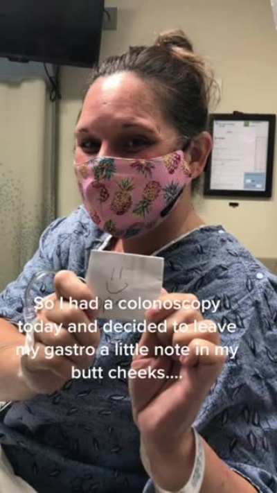 Woman leaves a note for her surgeon