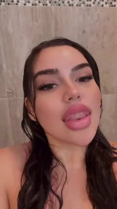 😘