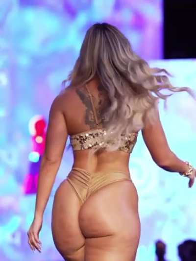 Marissa (@thiccfitwithriss)