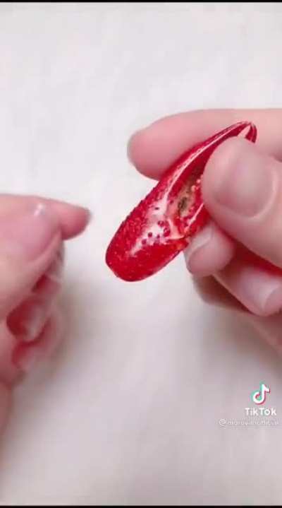 lobster nails? what&rsquo;s going on