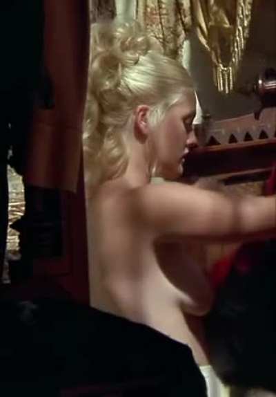 Drew Barrymore (Bad Girls - 1994)