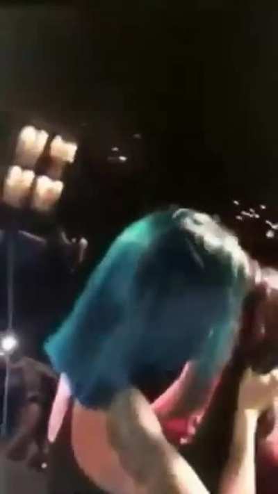 Tati Zaqui beijando f&atilde;
