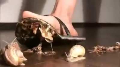 Giantess Deanne