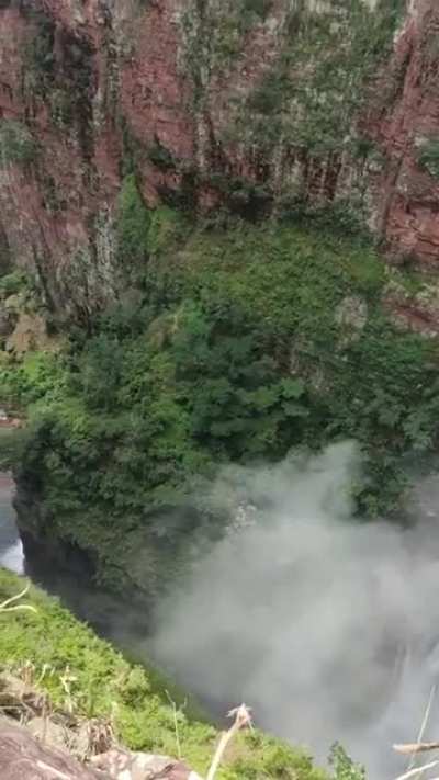 📌Jatob&aacute; Waterfall city of Vila Bela da Sant&iacute;ssima Trindade state of Mato Grosso. ▫️250 meters high. The largest in Mato Grosso.