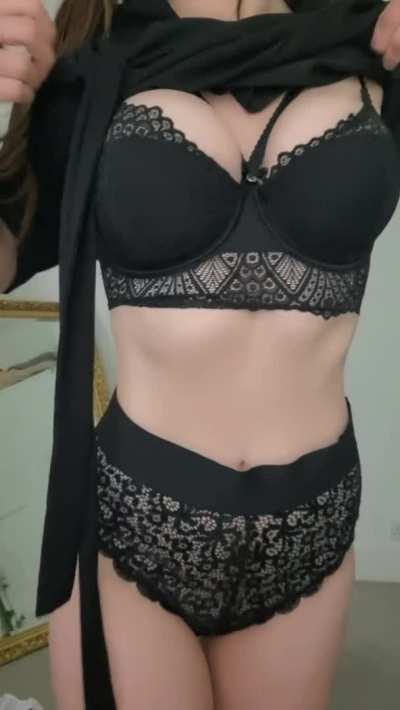 Underneath my LBD 💣