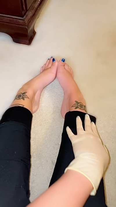 Nurse&rsquo;s high arched feet after a long shift 🤤