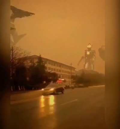 Beijing welcomes all ... sandstorm brings tourism