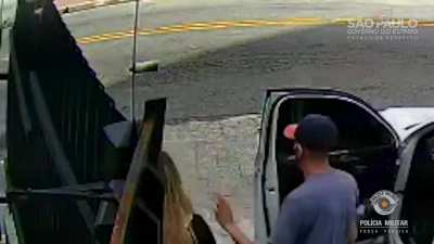 [Brazil] On-duty Sao Paulo cops spot a carjacking in progress and arrest the attackers 4-15-2021