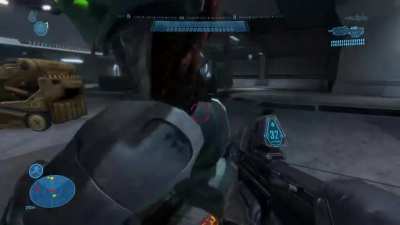 PSA: The Bandana skull that was recently added to Reach actually enabled the cut feature where the player are able to board the Hunter's back and rip out the worms/plant grenade into Hunter! No modding used at all!