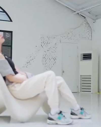IU - New Balance 2023