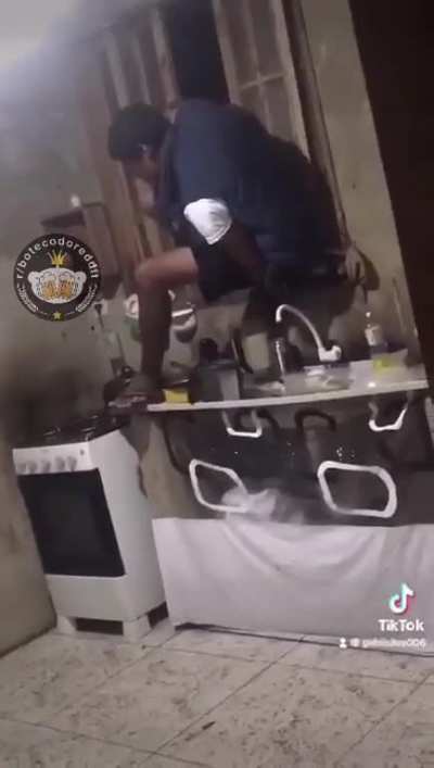A m&uacute;sica s&oacute; deixa o v&iacute;deo melhor