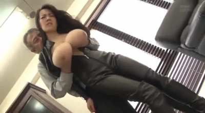 Secret agent Hitomi Tanaka boobs get pulled out and sucked