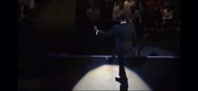 Chris rock woo walking someone please edit this for next woo Wednesday