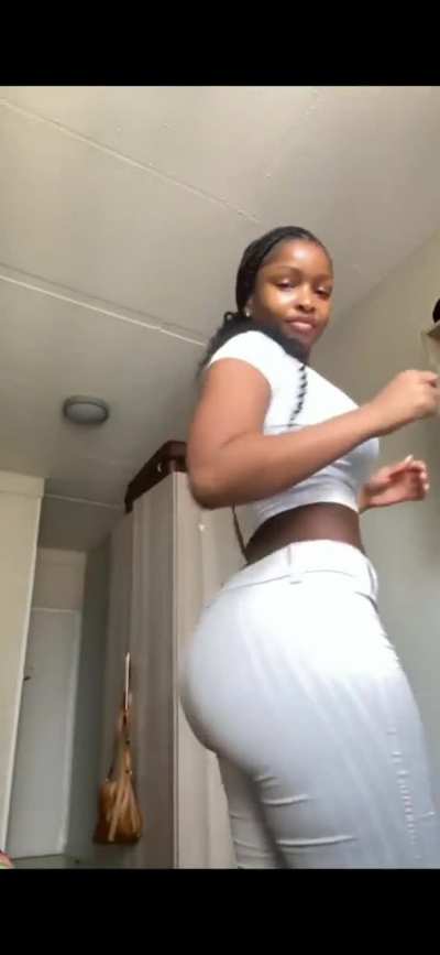 Kgauhelo (@hlononofatso_)