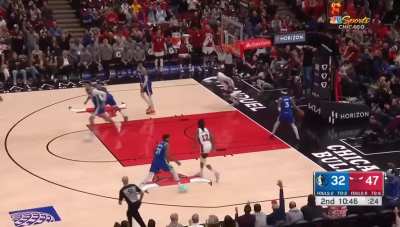 [Highlight] Goran Dragic lobs it up to Andre Drummond for the Reverse Dunk