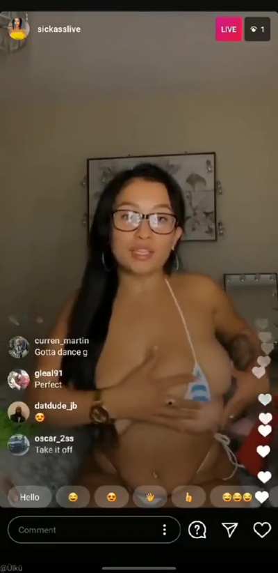 Big Tits nipslip