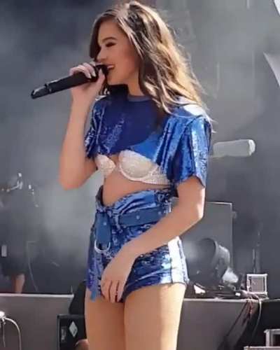 Hailee Steinfeld