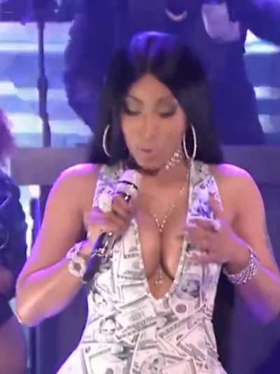 Nicki Minaj&rsquo;s boob press makes me so hard
