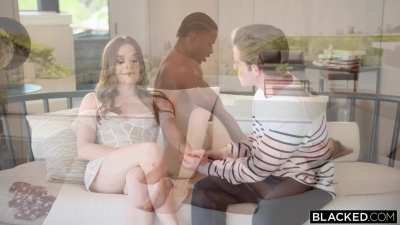 She made it two weeks into her marriage with a white guy 😂