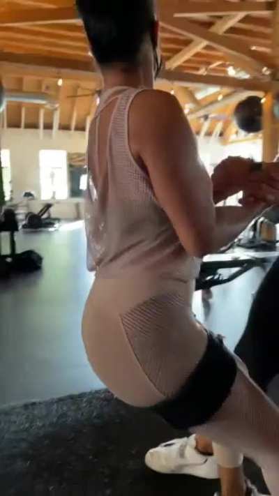 ..Ass about me