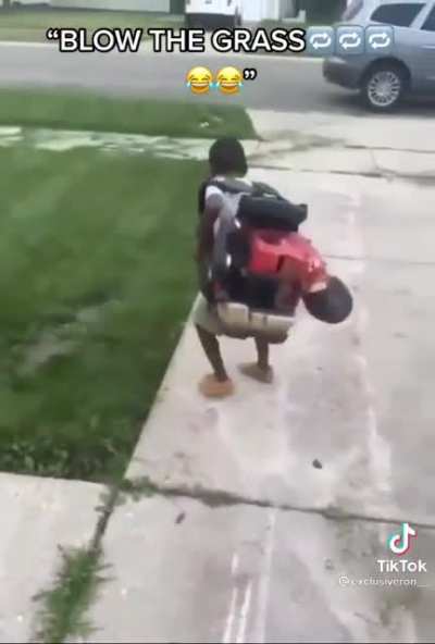 &ldquo;blow the grass&rdquo; 😭