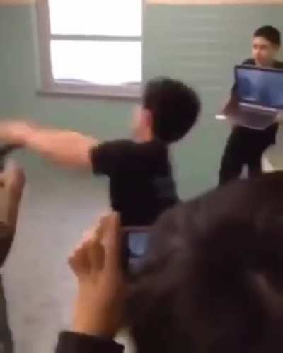 O.c Laptopla Video ya aliyor