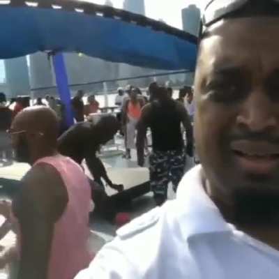 Man can&rsquo;t believe that a couple are daggering in public