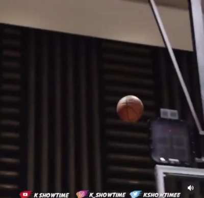 Drake the type of nigga to say "Jeez Louise" after missing a shot