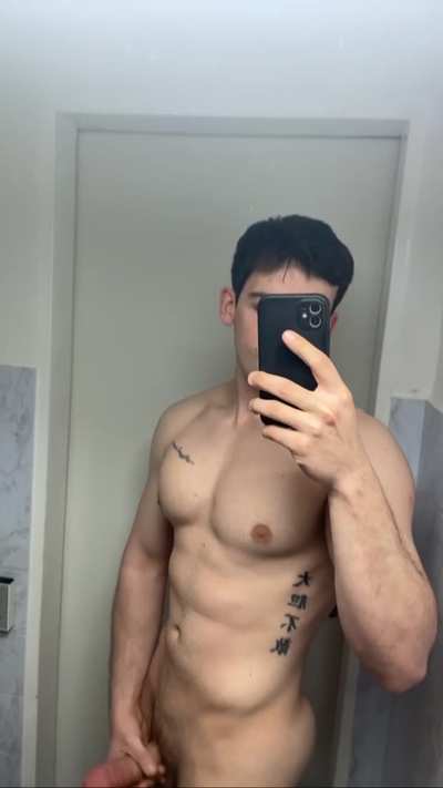 First time showing off here ... you into it ? 😈