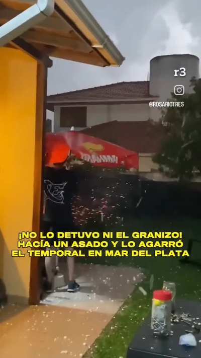 Hacia un asado y lo agarró una granizada: