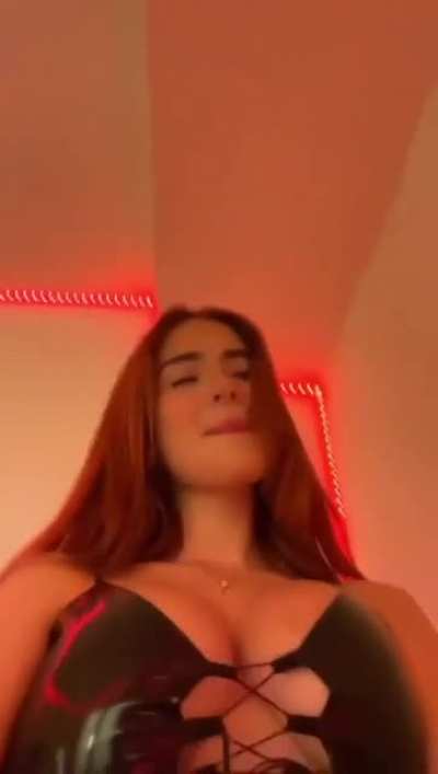 Deber&iacute;a crearse un OF 🤤