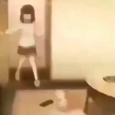 &iquest;A esta hora pasan Eminem? Messirve 😐👌