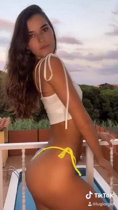 Luana is as sexy as they come 🤤🍑🤤