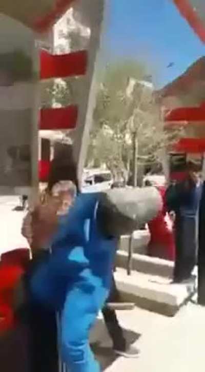 [GORE/ЖЕСТЬ] Мужик упал