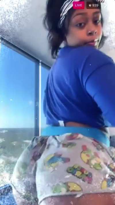 Juicy Booty Cutie