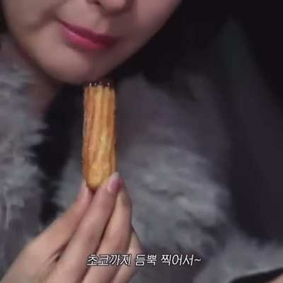 Seulgi eating