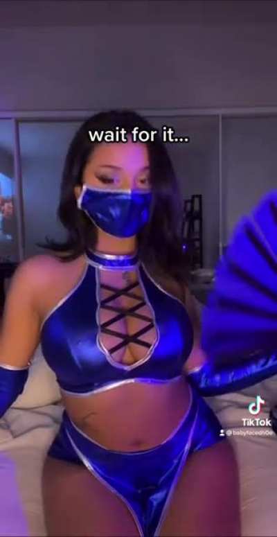 what do you think of my mortal kombat kitana cosplay? 👀
