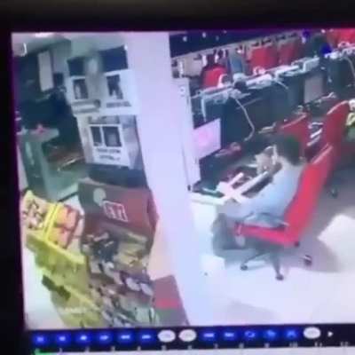 Yok abi yok, b&uuml;y&uuml;l&uuml; bu amk videosu. Bakın abartısız 50.kez izledim, h&acirc;l&acirc; kahkaha atıyorum amk, bir de niye g&uuml;ld&uuml;ğ&uuml;m&uuml; de bilmiyorum