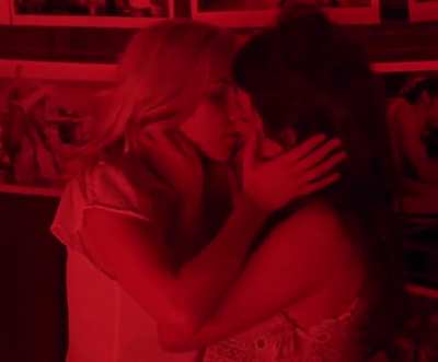 Penelope Cruz and Scarlett Johansson Lesbian Scene in Movie“Vicky Cristina Barce<wbr>lona”<wbr>(2008<wbr>)
